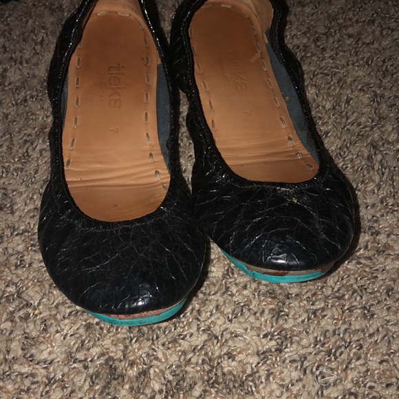 BLACK TIEKS - SIZE 7 - GOOD CONDITION - Picture 4 of 11